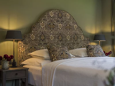 Doppelbett in der Suite Romantik im Hotel Unterschwarzachhof