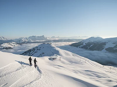 Gruppe beim Skiurlaub in Saalbach Hinterglemm beim Hotel Unterschwarzacher
