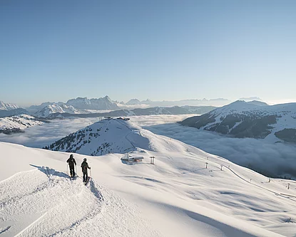 Gruppe beim Skiurlaub in Saalbach Hinterglemm beim Hotel Unterschwarzacher