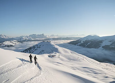 Gruppe beim Skiurlaub in Saalbach Hinterglemm beim Hotel Unterschwarzacher