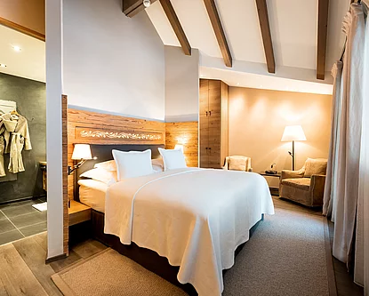 Doppelbett in der Premium Familiensuite im Hotel Unterschwarzachhof