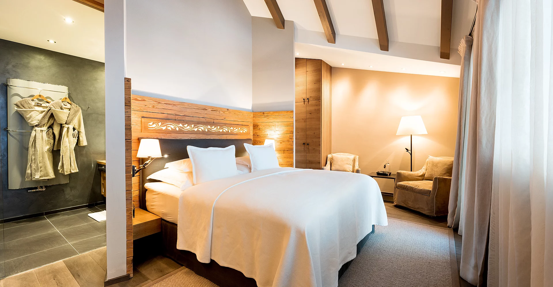Doppelbett in der Premium Familiensuite im Hotel Unterschwarzachhof