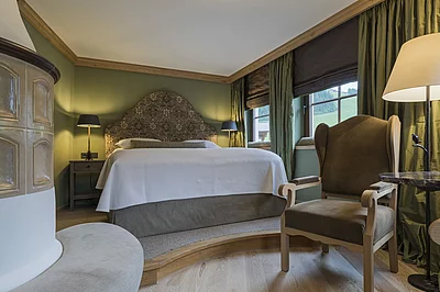 Doppelbett in der Familiensuite Deluxe im Hotel Unterschwarzachhof
