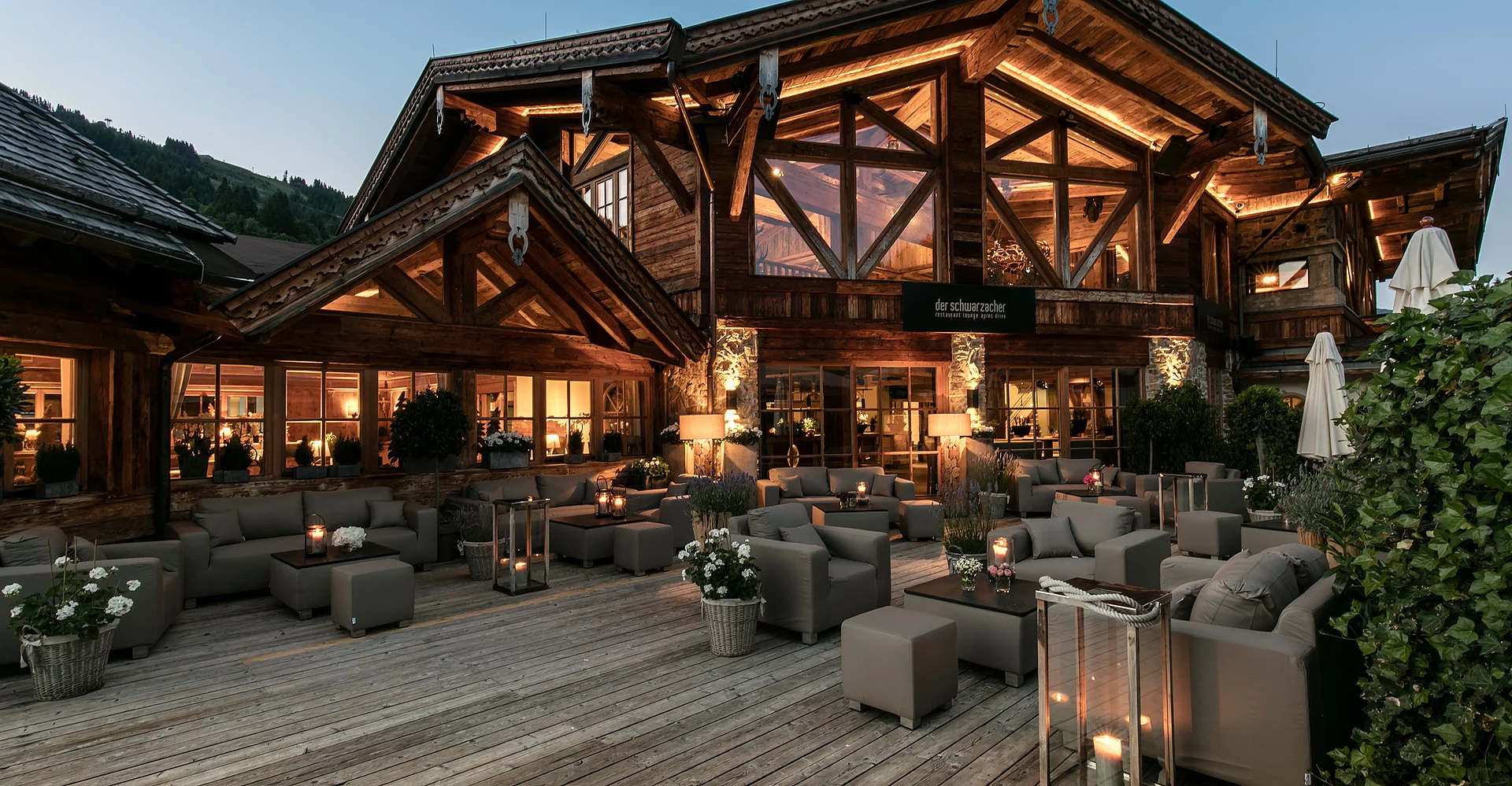 Exterior view at dusk in summer at the event location Der Schwarzacher in Saalbach Hinterglemm