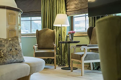 Wohnzimmer in der Familiensuite Deluxe im Hotel Unterschwarzachhof