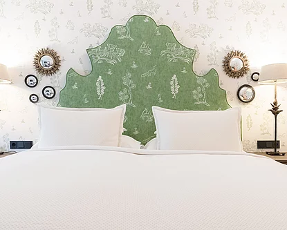 Bett im Doppelzimmer Premium im Hotel Unterschwarzachhof