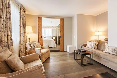 Wohnbereich in der Premium Suite Schwalbennest im Hotel Unterschwarzachhof