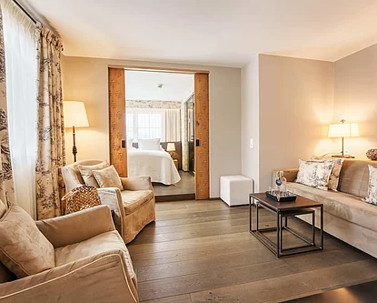 Wohnbereich in der Premium Suite Schwalbennest im Hotel Unterschwarzachhof
