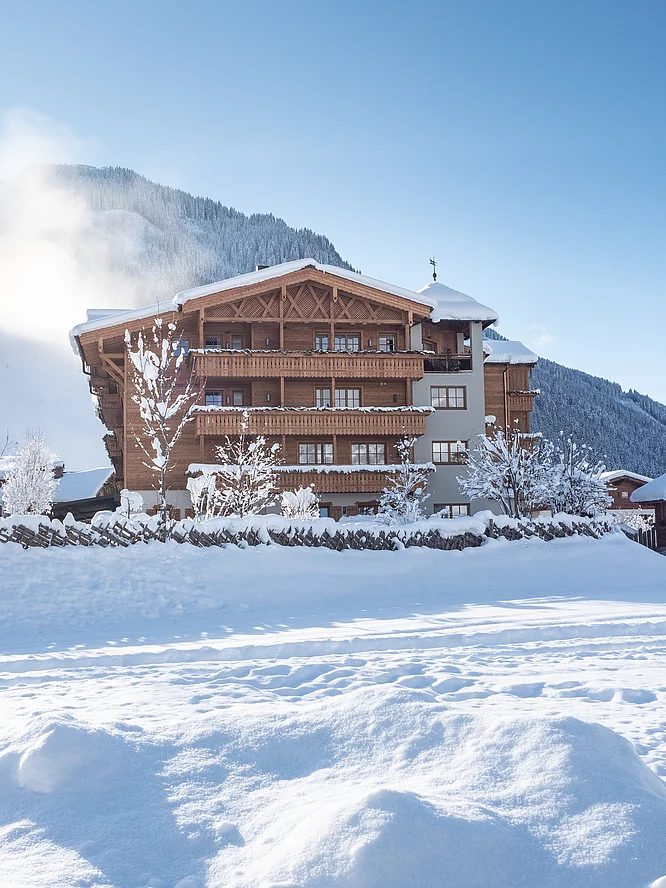 Urlaub in Top-Lage Aussenansicht Hotel Der Unterschwarzachhof im Winter