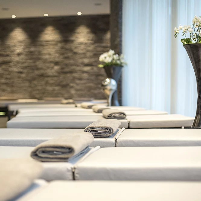 Impressionen Liegen im Spa Bereich im Hotel Unterschwarzachhof