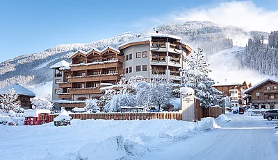 skihotel unterschwarzachhof saalbach hinterglemm außenansicht winter