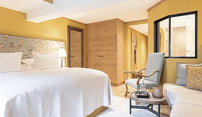 ‘Romantic’ suite in the Hotel Unterschwarzachhof