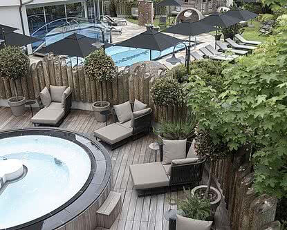 Outdoor pool - Wellness hotel Saalbach Hinterglemm